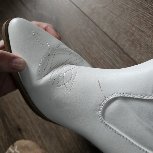 SODA White Cowgirl Boots - Picture 3 of 7